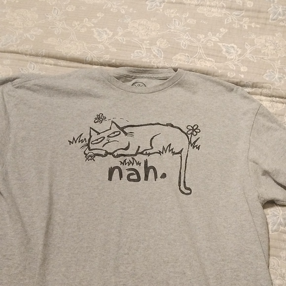 Gray Cat Graphic T-Shirt - Picture 1 of 4